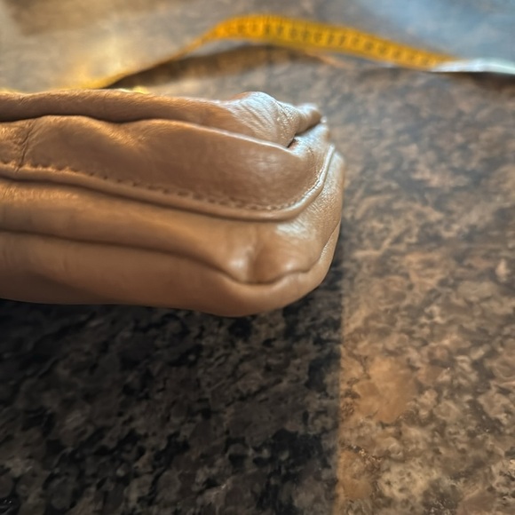 Steve Madden tan leather crossbody EUC - Picture 14 of 14